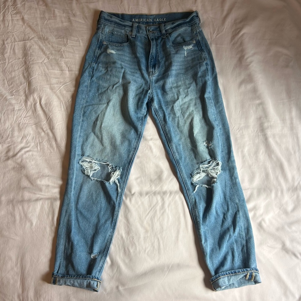 American Eagle Distressed Straight-Leg Jeans – Size 4 (Regular)